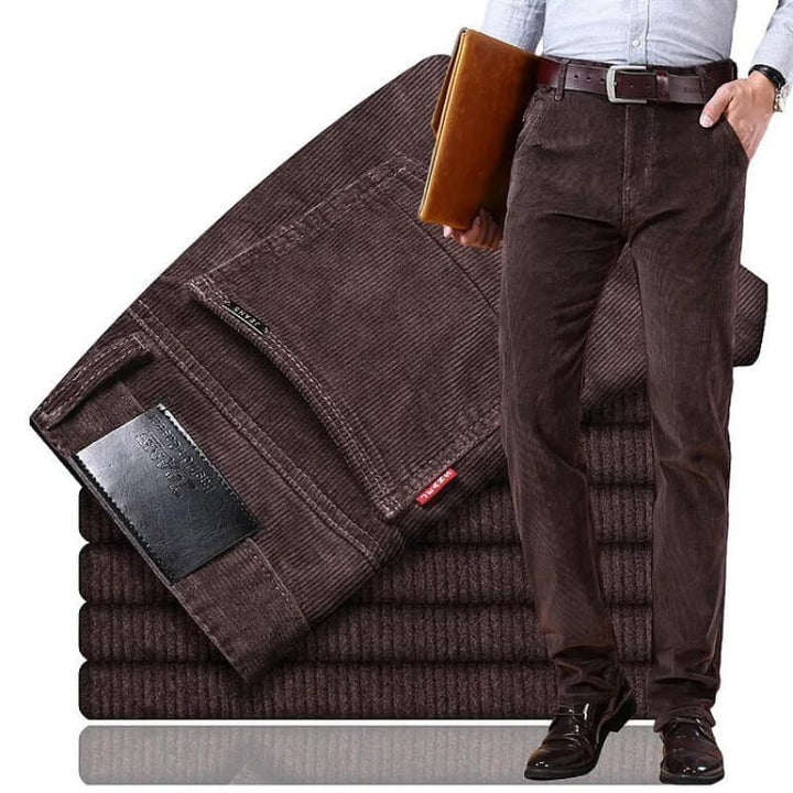 Pantalón de pana recto de mujer, textura suave y corte clásico, perfecto para estilo casual u oficina.