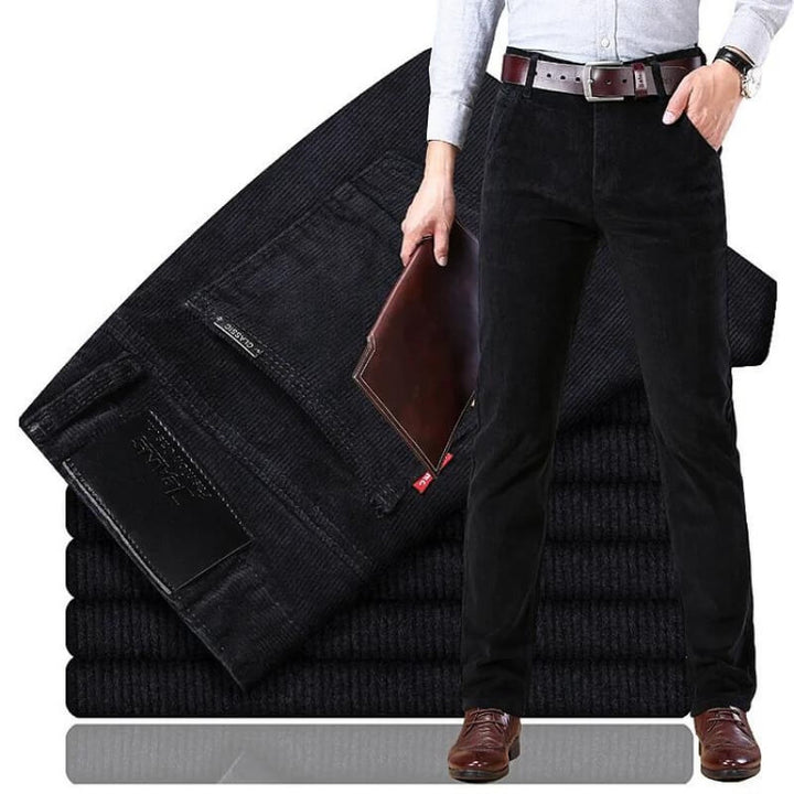 Pantalón de pana recto de mujer, ajuste cómodo y silueta clásica, ideal para un estilo versátil y elegante.