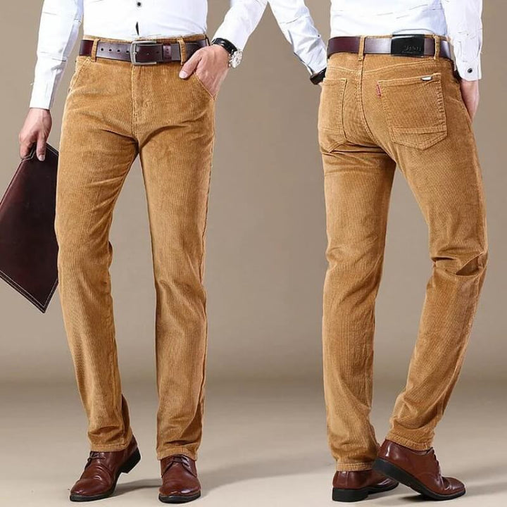 Pantalón de pana recto para mujer, estilo clásico y cómodo, ideal para casual u oficina en invierno.