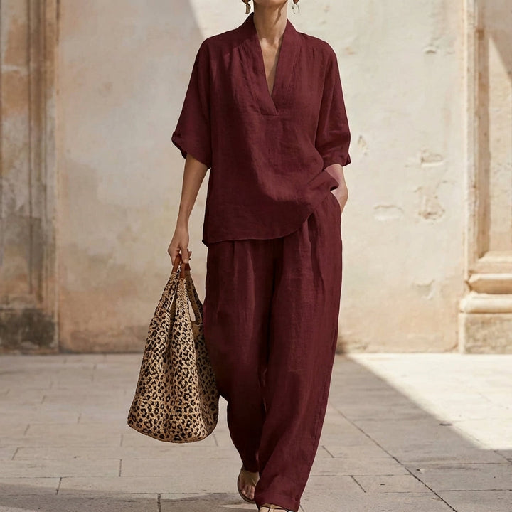 Conjunto de verano para mujer con blusa ligera y pantalón ancho. Moda femenina casual y fresca.