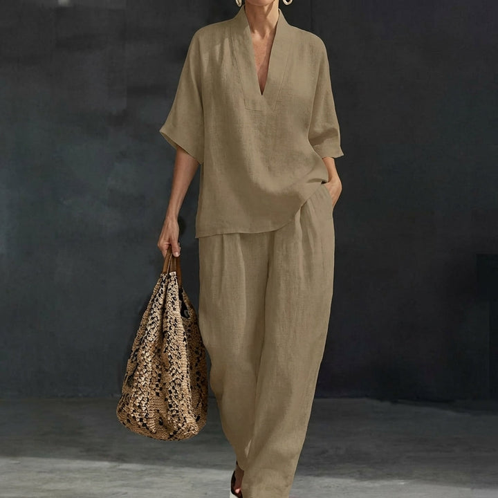 Conjunto casual y cómodo de dos piezas para mujer. Pantalón ancho de moda y blusa ligera, ideal para verano.