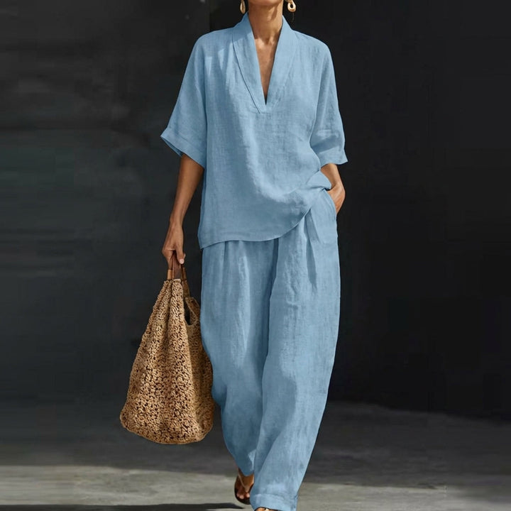 Conjunto dos piezas casual elegante para mujer con blusa y pantalón ancho. Ideal para un look de verano cómodo.