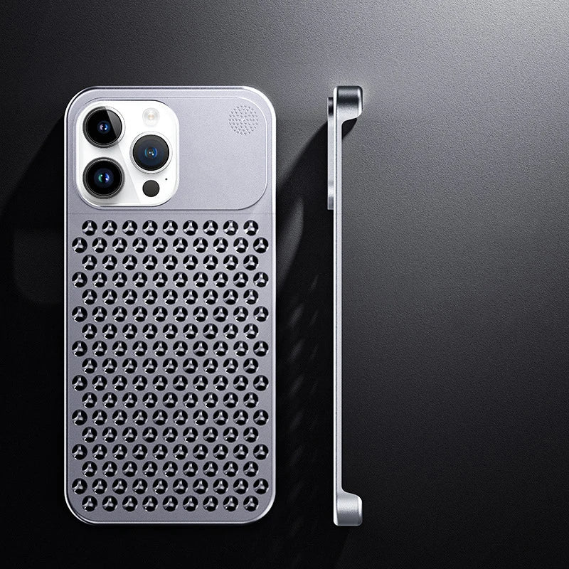 Funda iPhone protectora de titanio y aluminio de 3mm, diseño sin bordes.