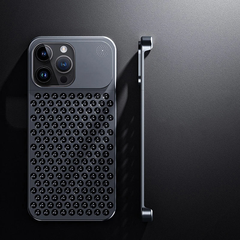 Funda metálica de titanio y aluminio para iPhone, ofrece protección delgada y disipación de calor.