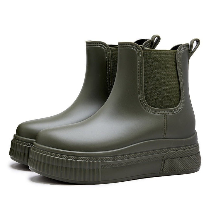 Botas de lluvia Chelsea con plataforma robusta. Diseño impermeable y elegante para mujer. Estilo duradero.