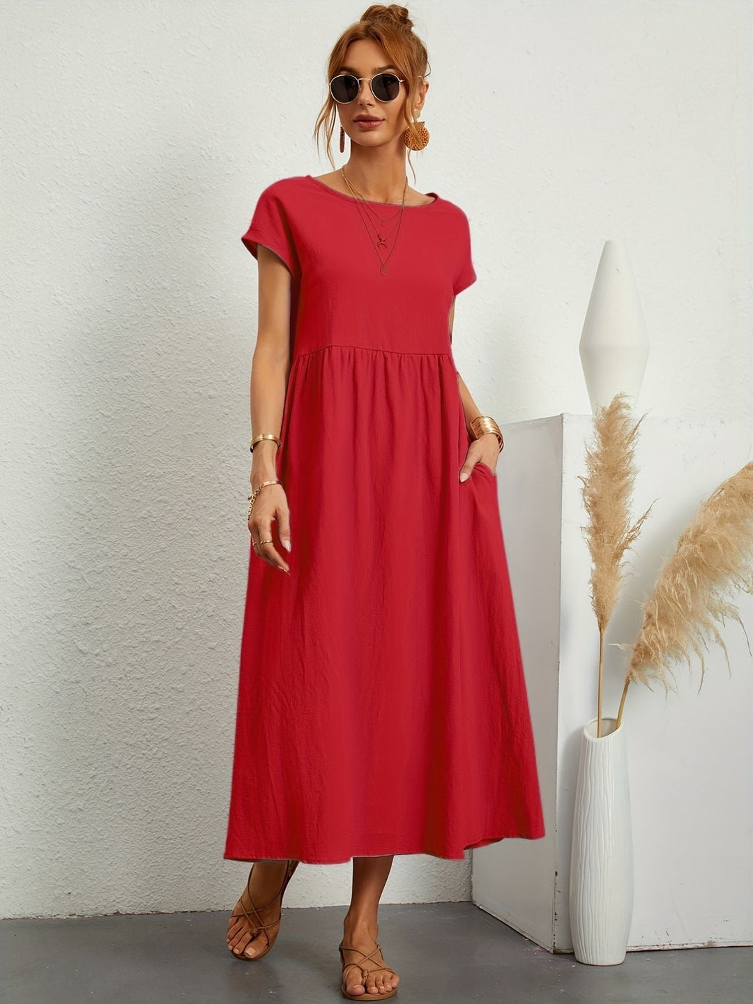 Comodidad y estilo garantizados con este vestido de lino fluido de mujer para el verano.
