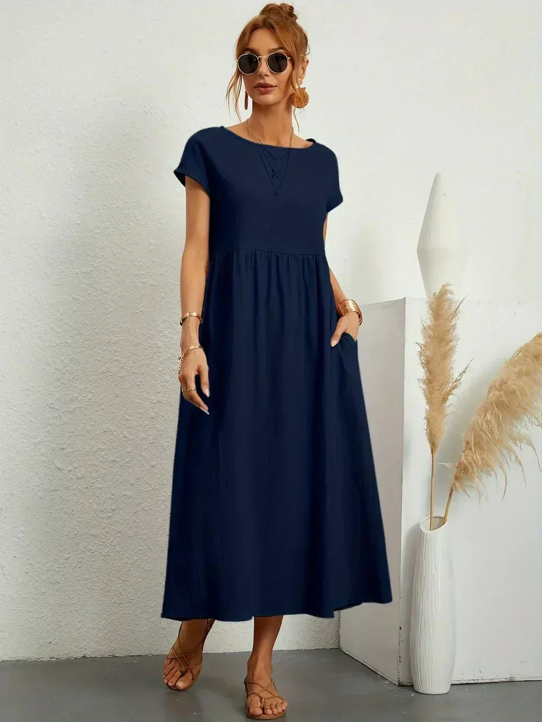Look veraniego con vestido midi fluido y casual de mujer, con estilo.