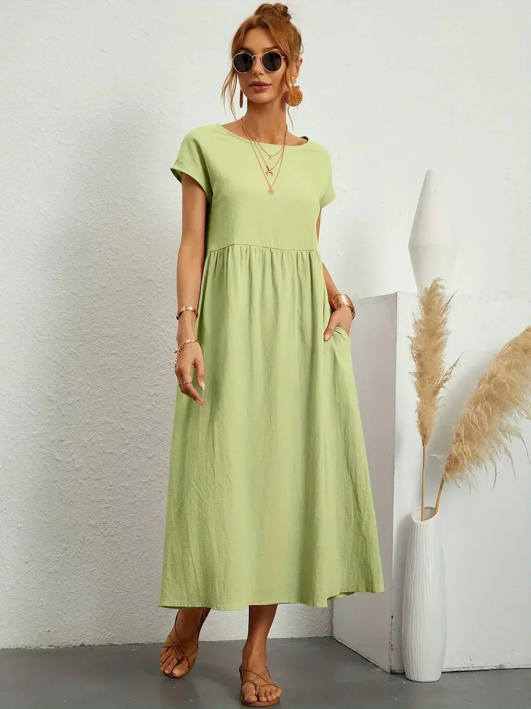Vestido midi fluido, tendencia elegante para la mujer actual y casual.