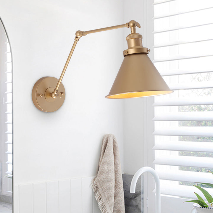 Aplique de pared cónico estilo mid-century con brazo oscilante. Lámpara decorativa para salón.