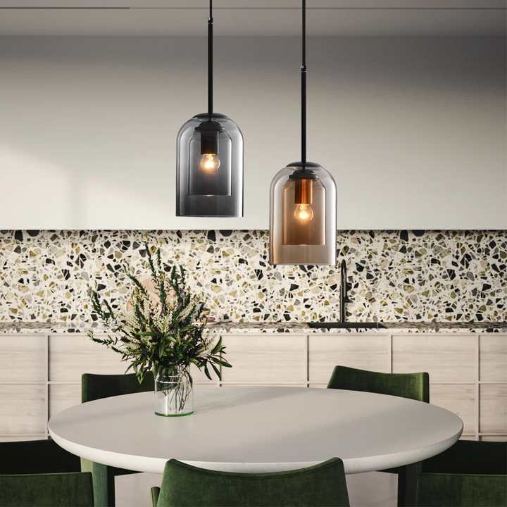 Lámpara colgante gris ahumado y óxido, estilo mid-century. Luminaria de techo para decoración moderna.