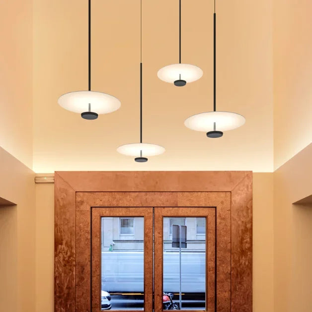 Iluminación LED circular moderna para comedor. Lámpara de techo ambiente para sala de estar.