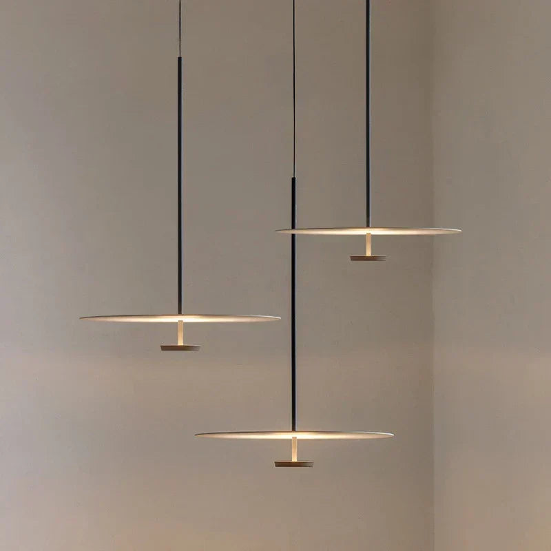 Lámpara de techo LED circular, iluminación ambiente moderna para hogar. Diseño minimalista.