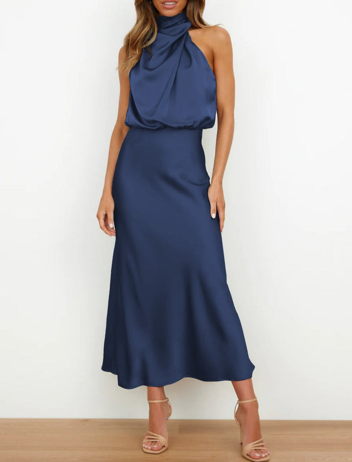 Vestido formal de mujer estilo sofisticado con cuello drapeado, perfecto para fiesta o celebración.