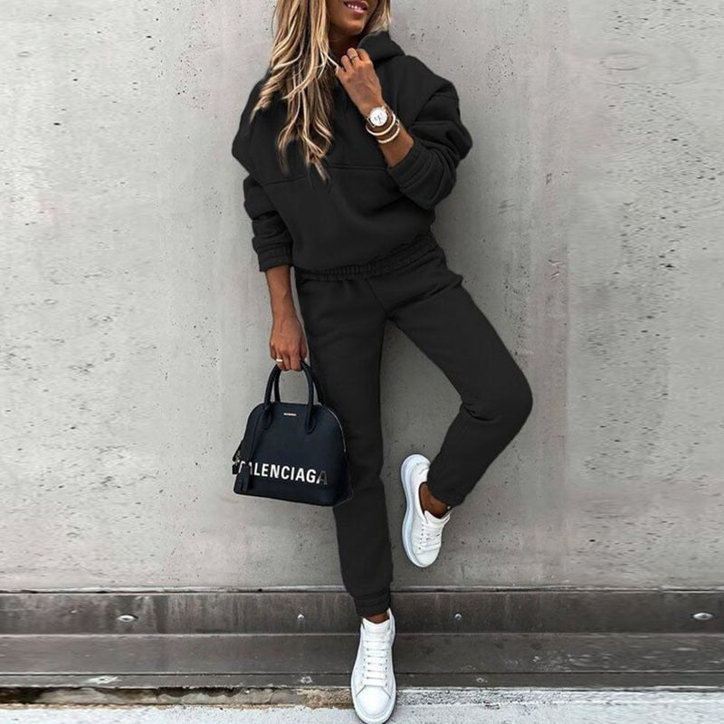 Chándal de mujer dos piezas, sudadera y jogger, perfecto para un look casual y abrigado en otoño/invierno.