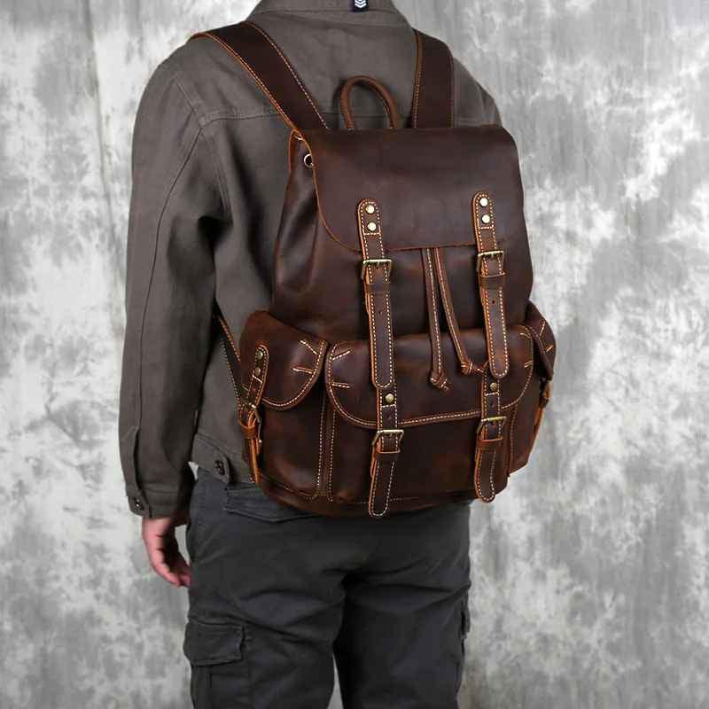 Mochila urbana vintage para hombre. Accesorio elegante y robusto, perfecto para el día a día con mucho estilo.