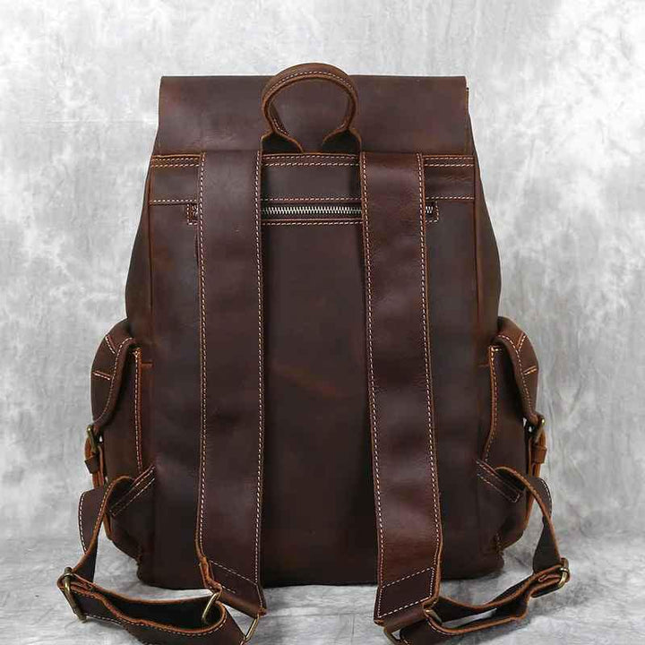Mochila vintage para hombre en cuero. Diseño clásico y duradero, ideal para organizar tus esenciales con estilo.