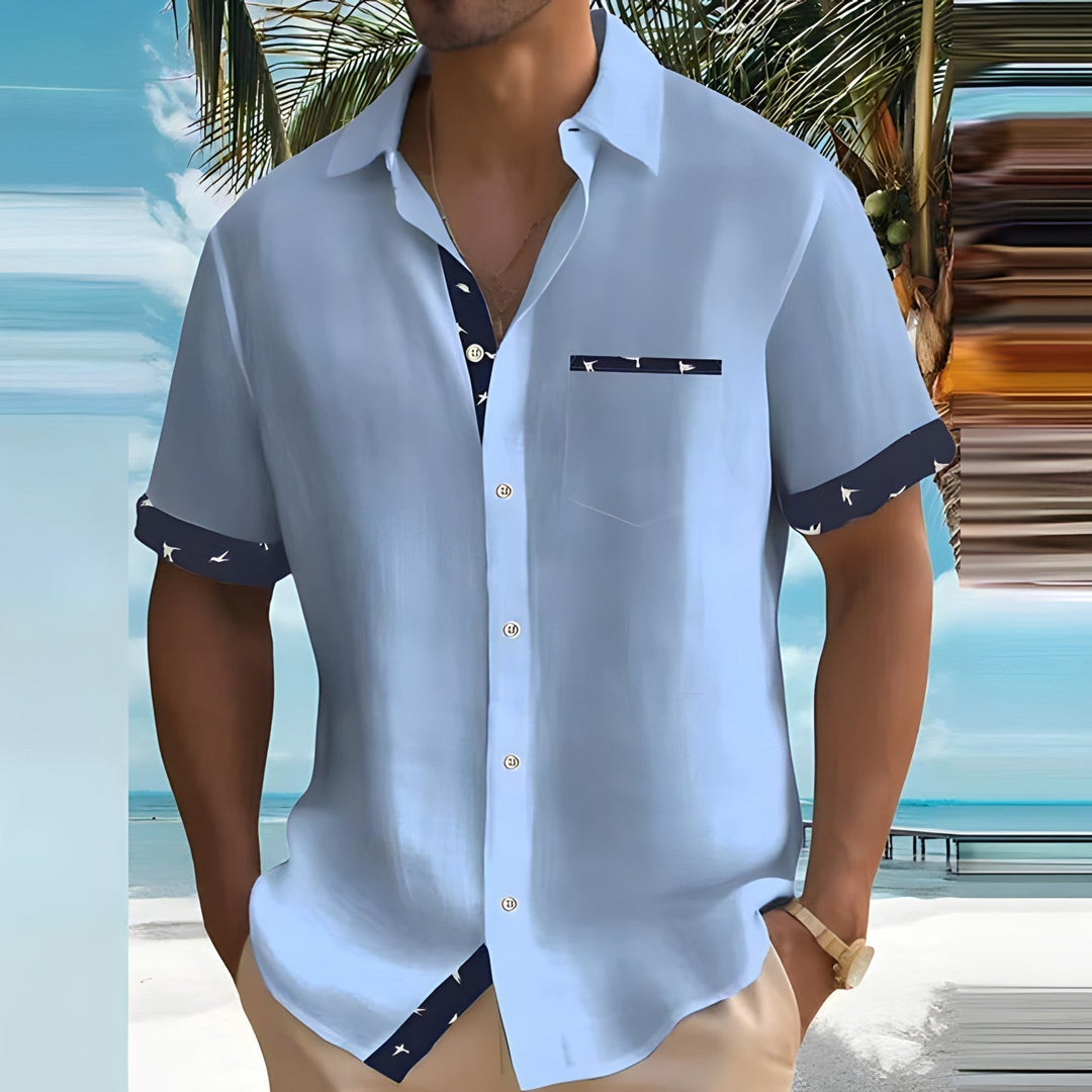 Camisa de hombre con botones y manga corta, perfecta para un look casual de verano, fresca y versátil.