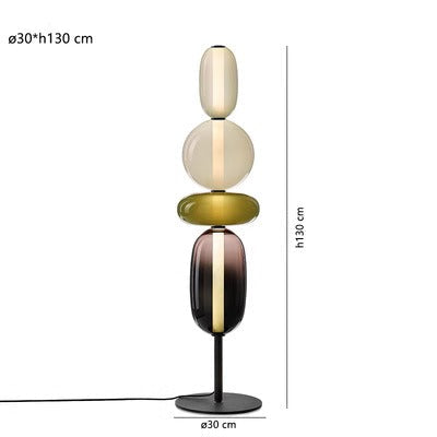 Elegante lámpara de mesa LED regulable, negra y latón, que realza cualquier decoración.