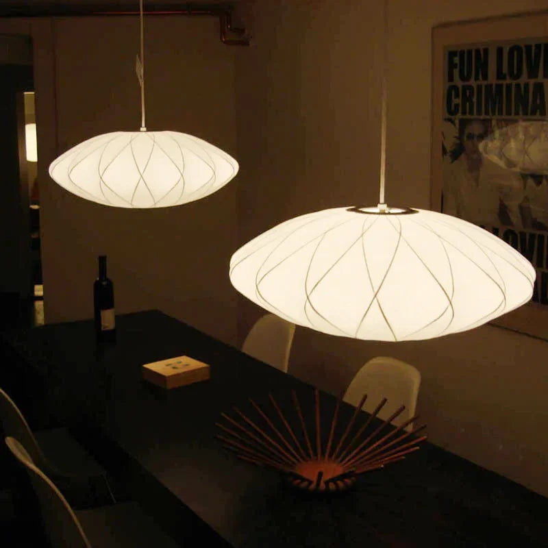 Iluminación moderna para dormitorio: lámpara colgante minimalista, crea un foco de luz ambiental.