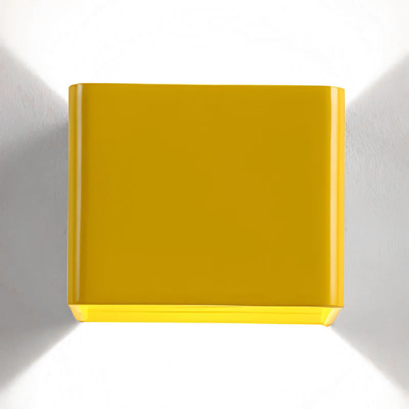 Lámpara de pared LED, diseño elegante para pasillos, ofrece luz cálida arriba y abajo.