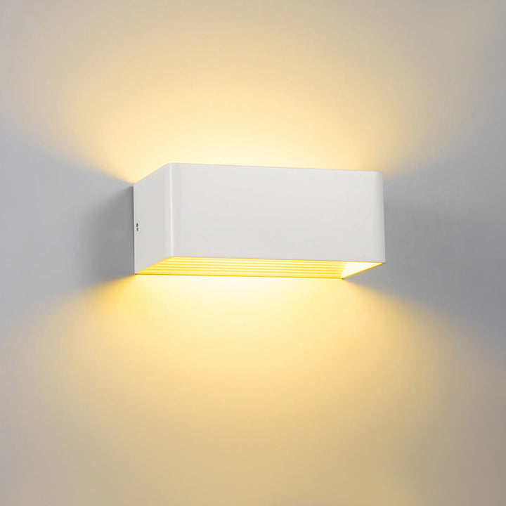 Aplique LED decorativo para pared, iluminación interior, toque moderno para cualquier hogar.