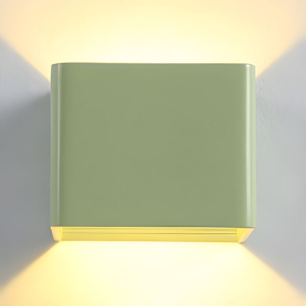 Luz de pared interior LED, moderna y minimalista, crea ambientes acogedores y bien iluminados.