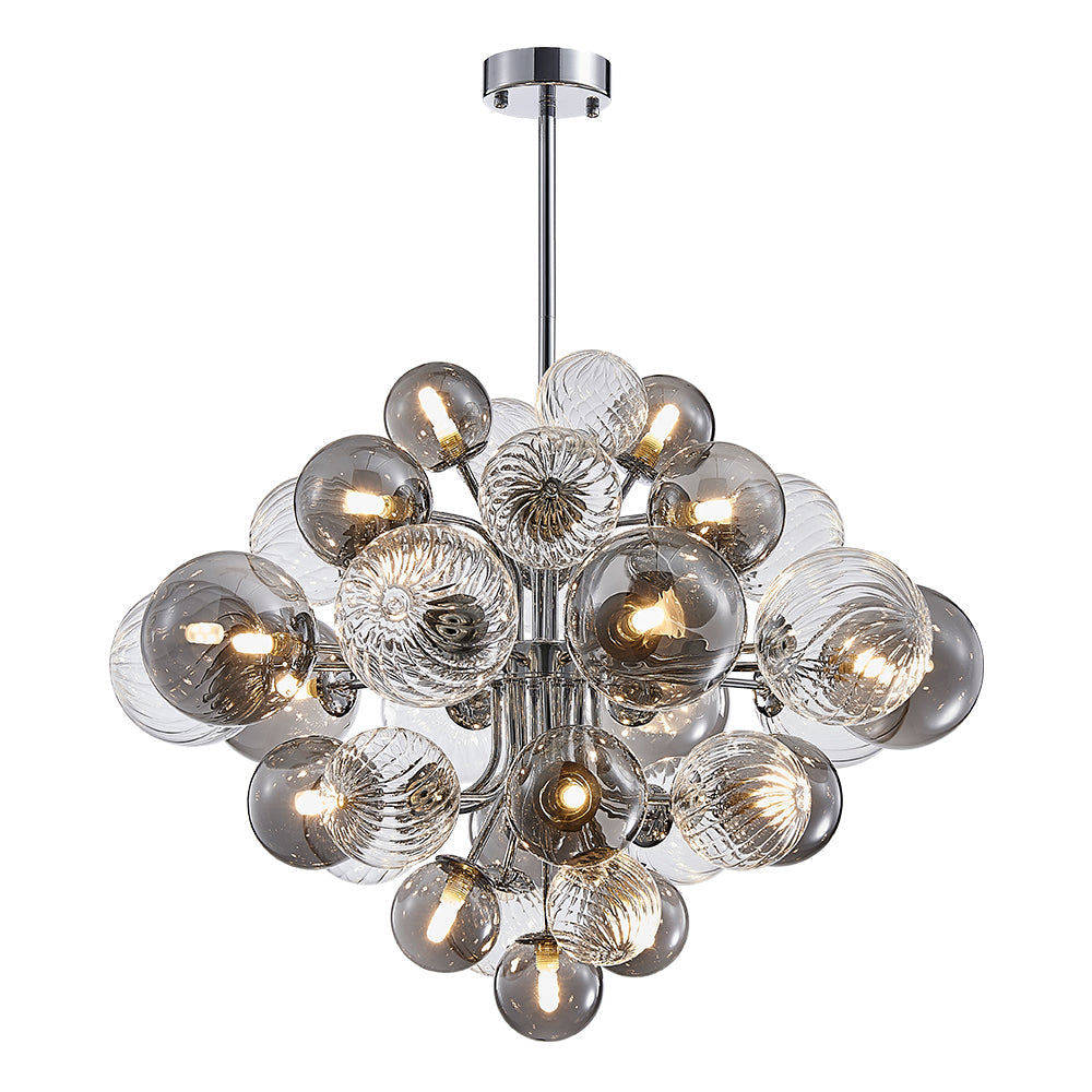 Moderna araña de cristal ahumado. Lámpara colgante para decoración de hogar y estilo vanguardista.
