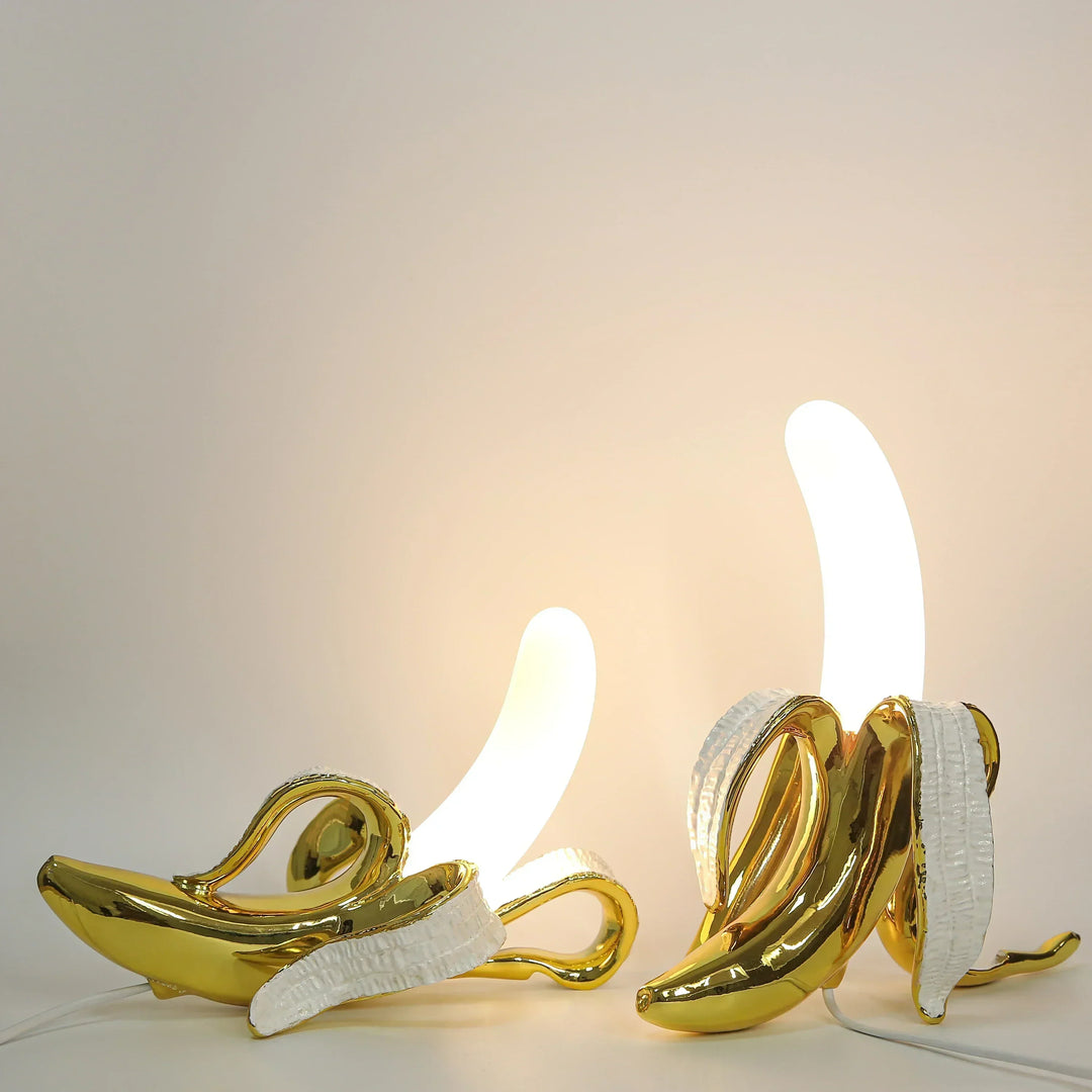 Novedosa lámpara de mesa plátano, con estilo único y moderno. Ideal para una iluminación creativa.
