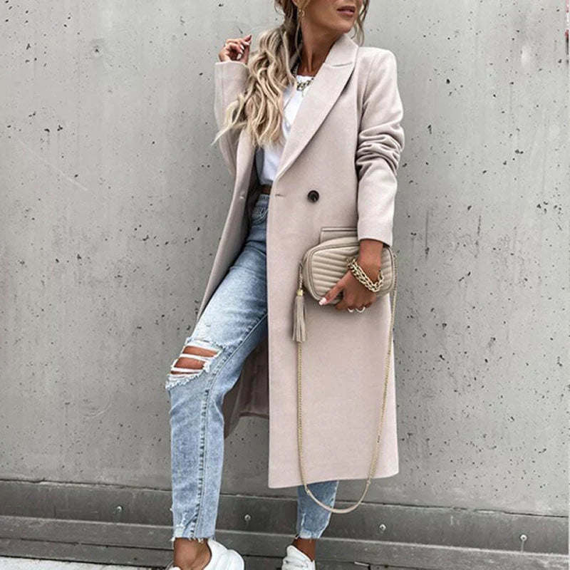 Abrigo de invierno para mujer, diseño largo, doble botonadura y solapa. Estilo clásico y sofisticado.
