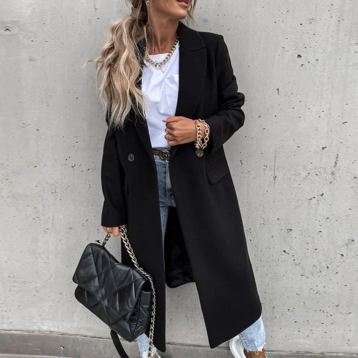 Abrigo largo para mujer, con solapa destacada y doble botonadura. Imprescindible para el invierno.
