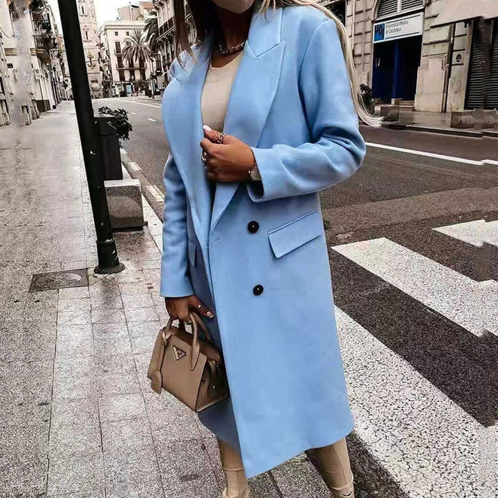 Outwear de moda para mujer: abrigo largo, elegante, con solapa y doble botonadura para invierno.