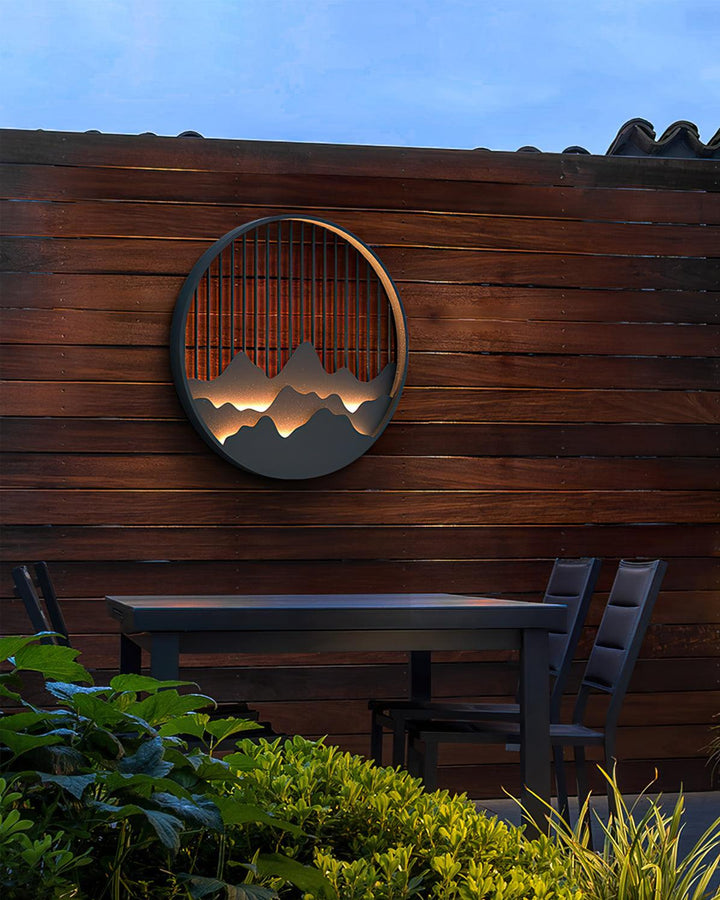 Aplique LED moderno con ilustración de montaña, perfecto para sala, dormitorio o terraza.