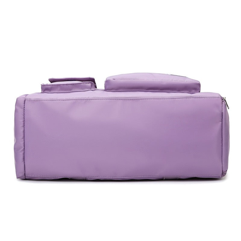 Bolso de gimnasio y viaje con capacidad para ropa y artículos deportivos, fácil de transportar.