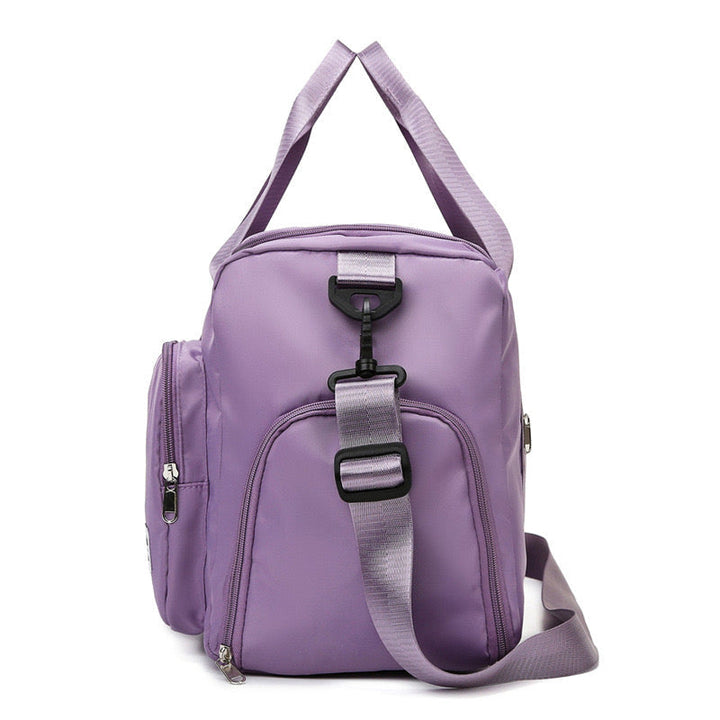 Bolso deportivo unisex para entrenamiento y viajes cortos, con bolsillos laterales y frontal.