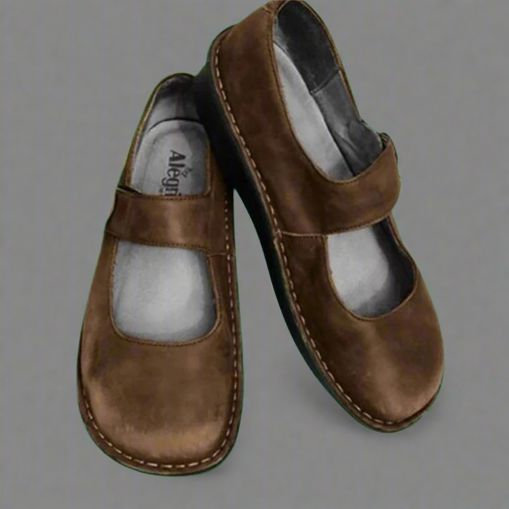 Calzado de mujer sin cordones, confortables para caminata y uso diario. Suela flexible para sujeción y estilo en otoño.