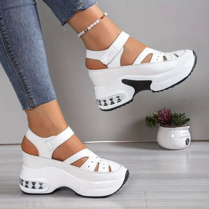 Sandalias de mujer con diseño ergonómico y soporte plantar, perfectas para la comodidad en verano.