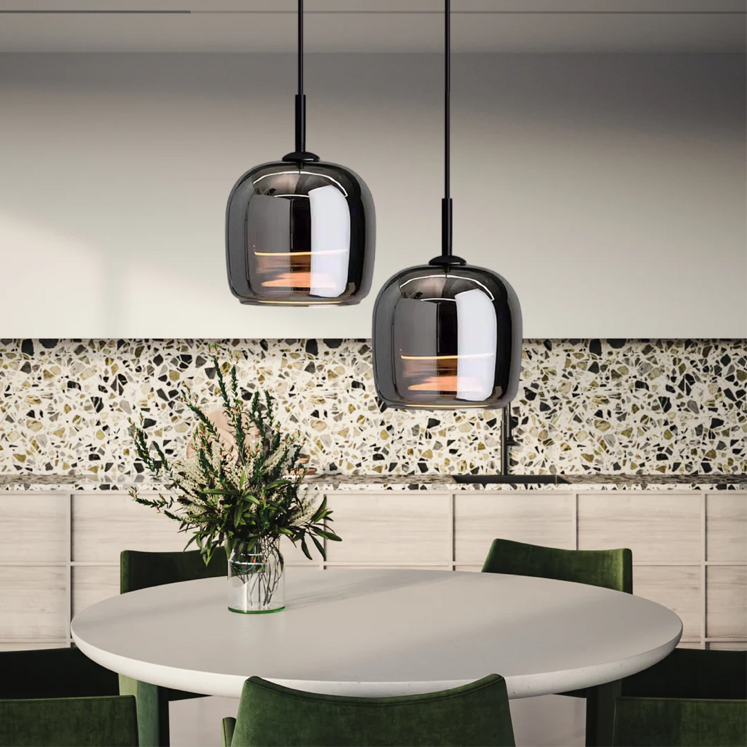 Lámpara colgante moderna de vidrio negro. Estilo nórdico para sala o comedor.