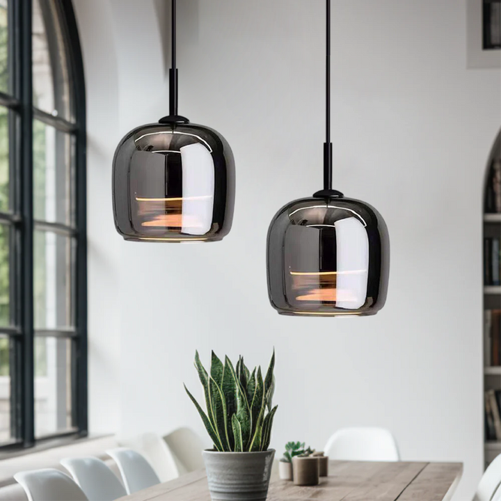 Lámpara colgante de comedor con vidrio negro. Estilo nórdico moderno y elegante.