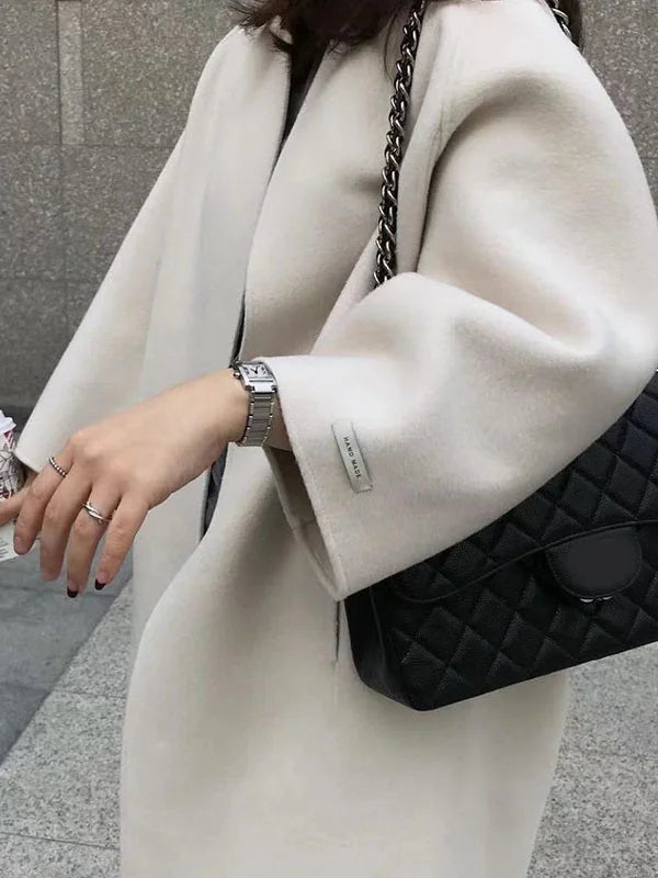 Prenda de ropa: abrigo de lana premium para mujer, sofisticado y clásico, ideal para el invierno.