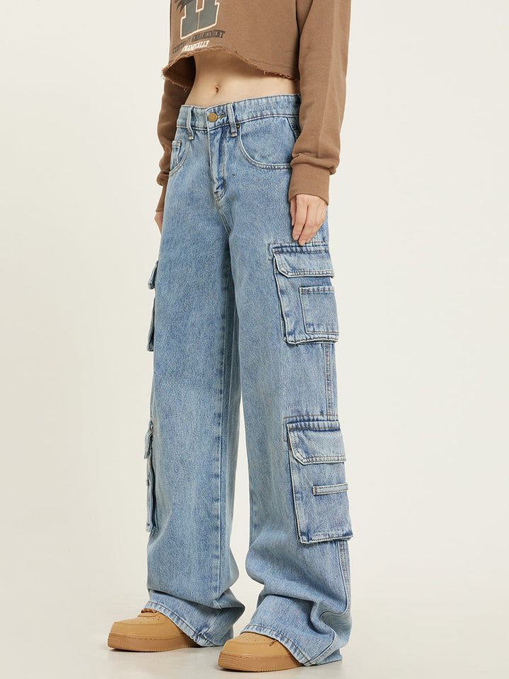 Vaqueros de mujer estilo cargo, denim de pierna ancha, tono azul claro, perfectos para moda casual.