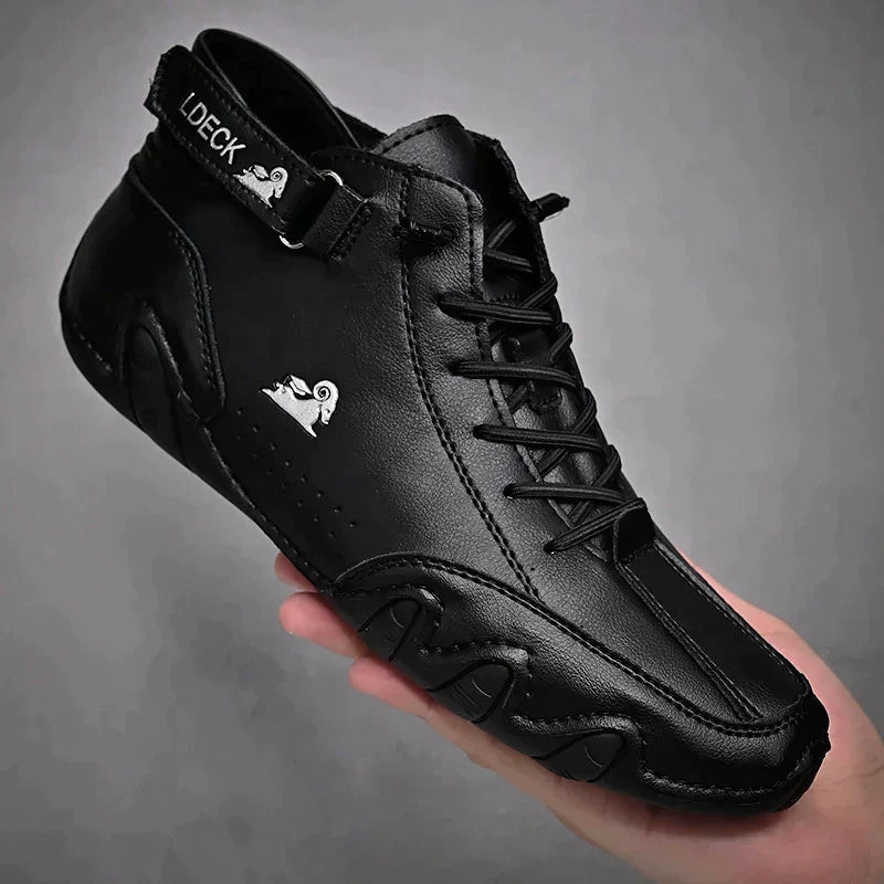 Zapatillas unisex de trekking, diseño robusto y excelente agarre para seguridad.