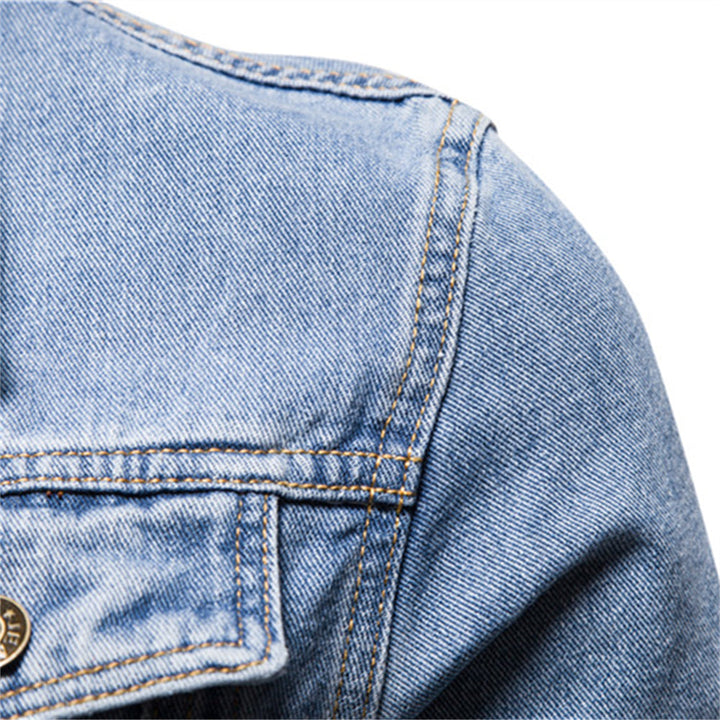 Chaqueta de denim para hombre. Comodidad y estilo casual abotonado. Ideal para cualquier look diario de moda.