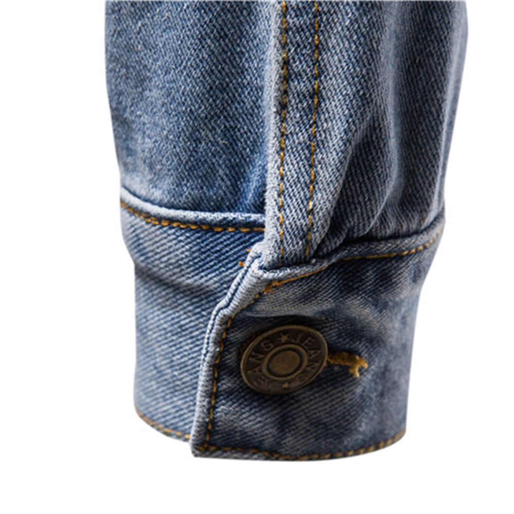 Chaqueta vaquera robusta para hombre, un básico de moda masculina. Estilo casual atemporal con bolsillos.
