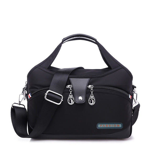 Mochila de viaje segura y espaciosa para mujer, diseño funcional y antirrobo para aventuras.