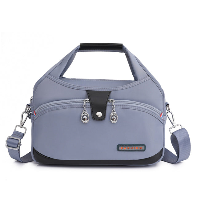 Mochila moderna para mujer, con estilo funcional y segura, ideal para uso diario y viajes.