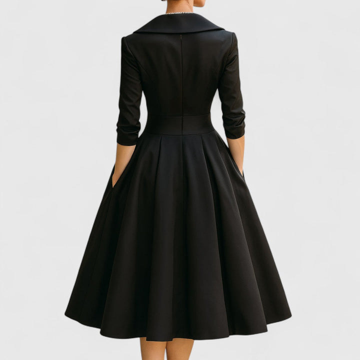 Elegante vestido midi con escote V y manga 3/4. Moda femenina para eventos especiales, fiesta o uso diario chic.