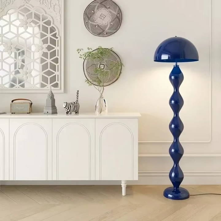 Lámpara de pie LED para dormitorio, estilo nórdico minimalista con luz cálida regulable.