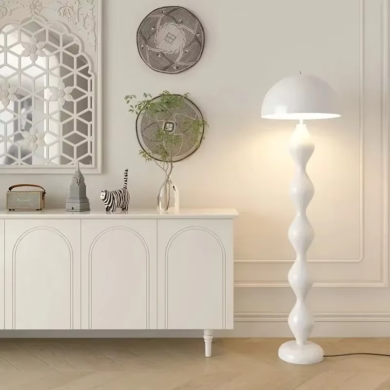 Iluminación LED de pie moderna, diseño escandinavo, luz tricolor y base E27 para decoración del hogar.