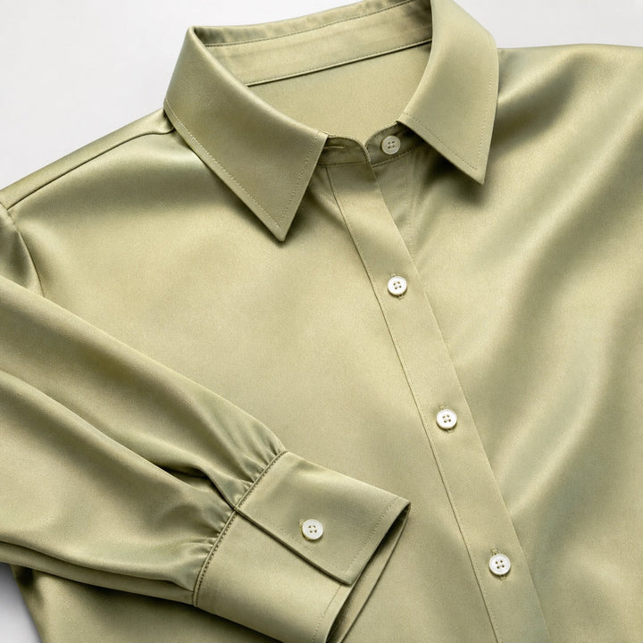 Blusa de moda femenina, elegante y entallada. Cuello solapa, manga larga. Ideal para oficina.