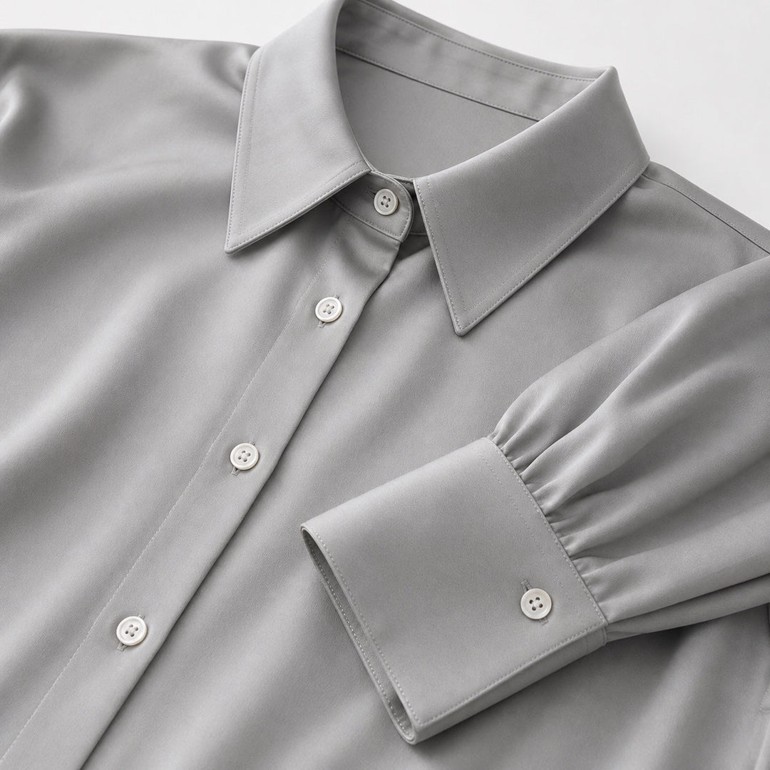Blusa entallada de mujer, cuello solapa. Elegante y formal, con mangas largas. Perfecta para oficina.